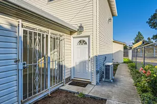 6402 SE 57th Ave, Portland, OR 97206 - Photo 2