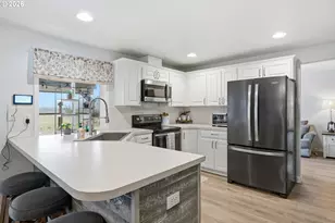 242 Adams Dr, Kelso, WA 98626 - Photo 16