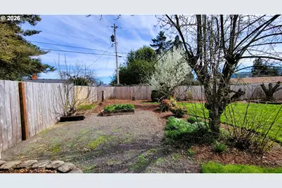 919 S 37th Pl, Springfield, OR 97478 - Photo 12