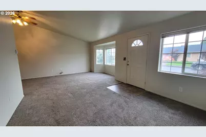 919 S 37th Pl, Springfield, OR 97478 - Photo 2