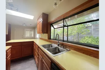 18100 Bryant Rd, Lake Oswego, OR 97034 - Photo 20