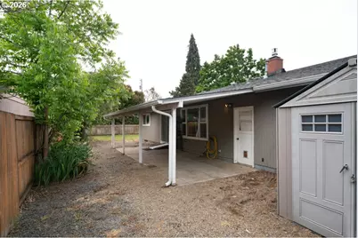 2301 Compton St, Eugene, OR 97404 - Photo 32