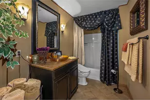 18525 NE Marine Dr, Portland, OR 97230 - Photo 32