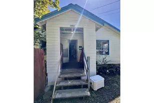 1003 W 12th St, Coquille, OR 97423 - Photo 4