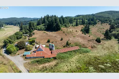 94540 Willanch Ln, North Bend, OR 97459 - Photo 2