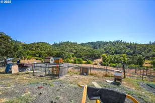 1745 Rifle Range Rd, Roseburg, OR 97470 - Photo 8