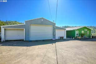 1745 Rifle Range Rd, Roseburg, OR 97470 - Photo 2