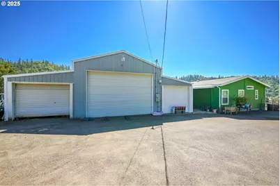 1745 Rifle Range Rd, Roseburg, OR 97470 - Photo 2