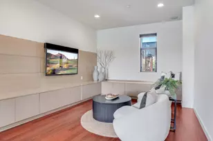 1714 NW Riverscape St, Portland, OR 97209 - Photo 8