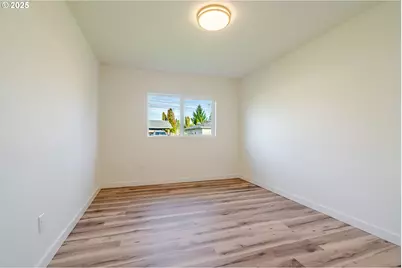 760 E Elmore St, Lebanon, OR 97355 - Photo 16