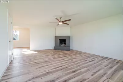 760 E Elmore St, Lebanon, OR 97355 - Photo 6