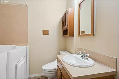 101 7th St, Dayton, OR 97114 - Photo 28