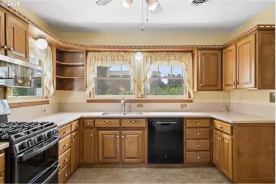 101 7th St, Dayton, OR 97114 - Photo 16