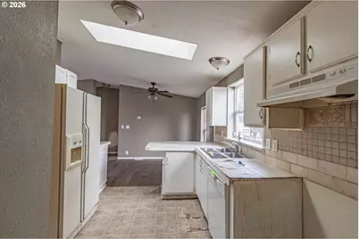 8250 SE 76th Pl, Portland, OR 97206 - Photo 10