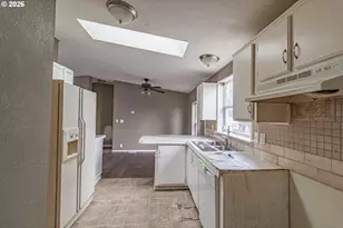 8250 SE 76th Pl, Portland, OR 97206 - Photo 10