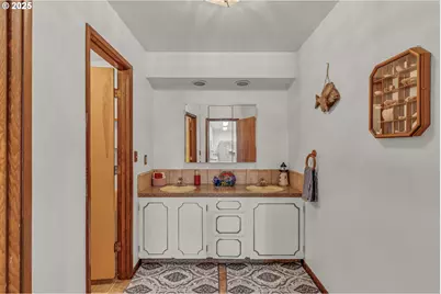 331 Hemlock Ln, Roseburg, OR 97471 - Photo 38