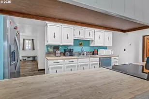 331 Hemlock Ln, Roseburg, OR 97471 - Photo 12