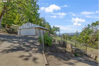 331 Hemlock Ln, Roseburg, OR 97471 - Photo 10