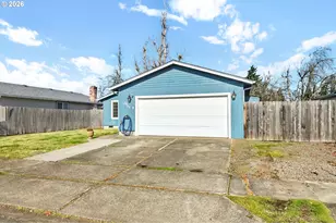 4866 Beaver St, Springfield, OR 97478 - Photo 4