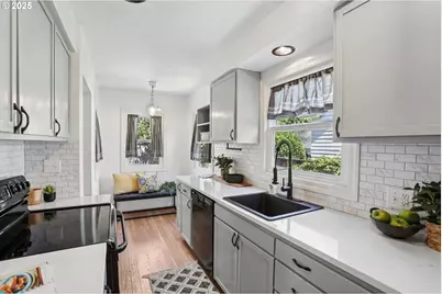 8046 SW Capitol Hill Rd, Portland, OR 97219 - Photo 14