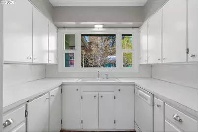 7506 SE Main St, Portland, OR 97215 - Photo 12