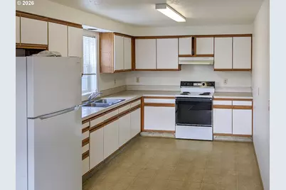 224 C St, Independence, OR 97351 - Photo 8