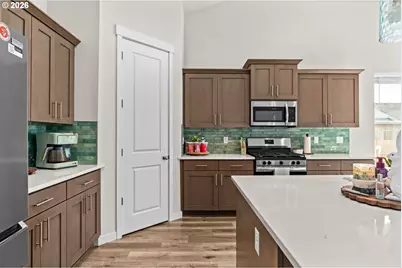 2407 W 8th Ave, Junction City, OR 97448 - Photo 12