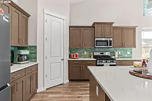 2407 W 8th Ave, Junction City, OR 97448 - Photo 12
