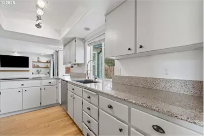936 NE Lija Loop, Portland, OR 97211 - Photo 10