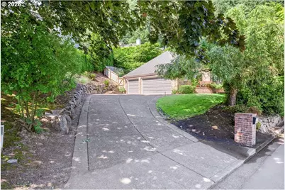 17981 Meadowlark Ln, Lake Oswego, OR 97034 - Photo 2