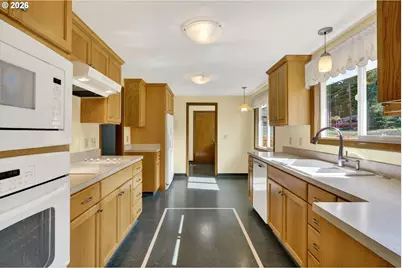 1685 SW 87th Ave, Portland, OR 97225 - Photo 12