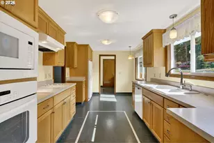 1685 SW 87th Ave, Portland, OR 97225 - Photo 12
