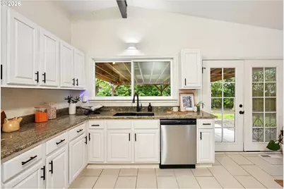 13243 NE Sacramento Dr, Portland, OR 97230 - Photo 10