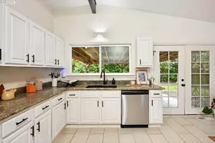 13243 NE Sacramento Dr, Portland, OR 97230 - Photo 10