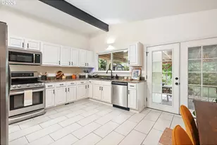 13243 NE Sacramento Dr, Portland, OR 97230 - Photo 8