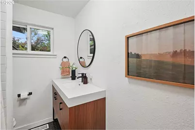 13243 NE Sacramento Dr, Portland, OR 97230 - Photo 16
