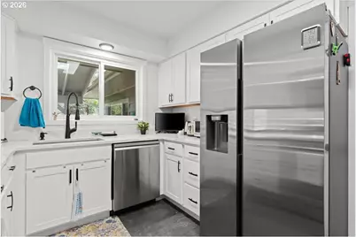 5360 SW Dover Ln, Portland, OR 97225 - Photo 16