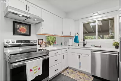 5360 SW Dover Ln, Portland, OR 97225 - Photo 14