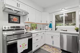 5360 SW Dover Ln, Portland, OR 97225 - Photo 14