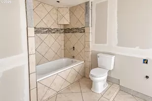 144 Duane St, Astoria, OR 97103 - Photo 38