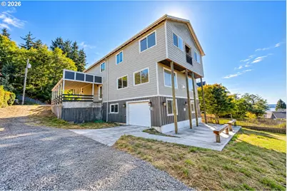 144 Duane St, Astoria, OR 97103 - Photo 1