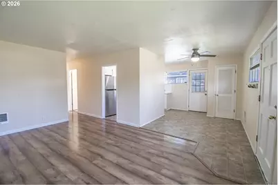 1267 Pleasant St, Springfield, OR 97477 - Photo 4