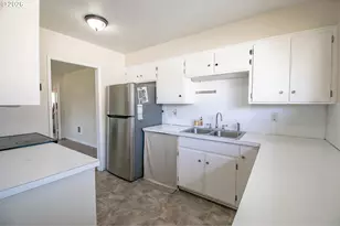 1267 Pleasant St, Springfield, OR 97477 - Photo 2