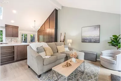 17529 SW Beaver Ct, Beaverton, OR 97003 - Photo 4