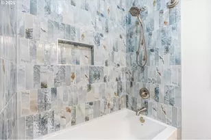 17529 SW Beaver Ct, Beaverton, OR 97003 - Photo 18