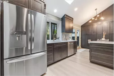 17529 SW Beaver Ct, Beaverton, OR 97003 - Photo 12