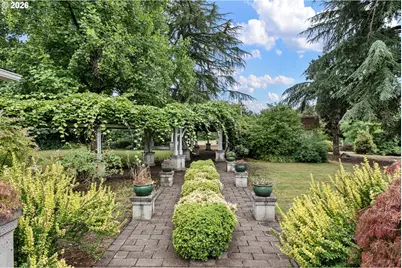 274 S Garden Way, Eugene, OR 97401 - Photo 34
