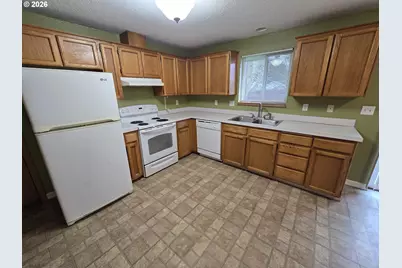 1106 S 11th Ave, Kelso, WA 98626 - Photo 6