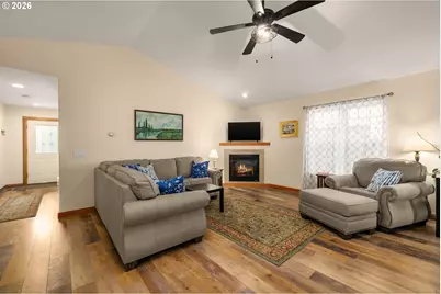 1742 22nd St, Hood River, OR 97031 - Photo 4