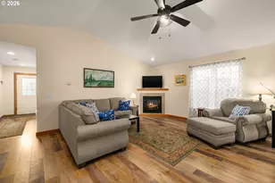 1742 22nd St, Hood River, OR 97031 - Photo 4